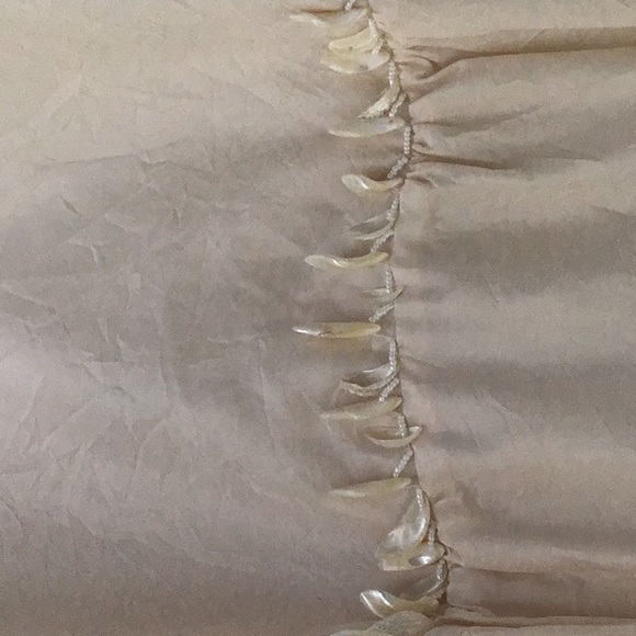 Silk crinkle tank top with natural shell detail - Picture 3 of 5